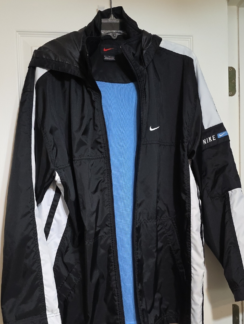 Nike Black and White Men's Windbreaker Jacket with Blue Lining